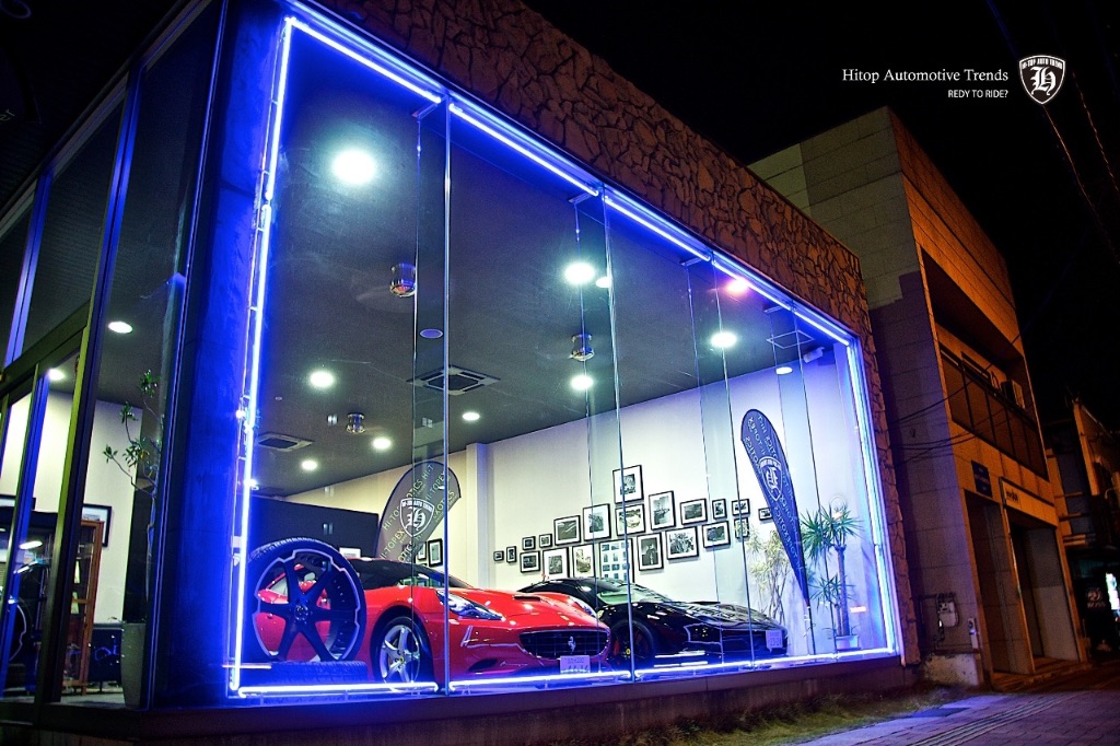 HI-TOP CORPORATION ショールーム夜景 — 福岡県北九州市八幡西区